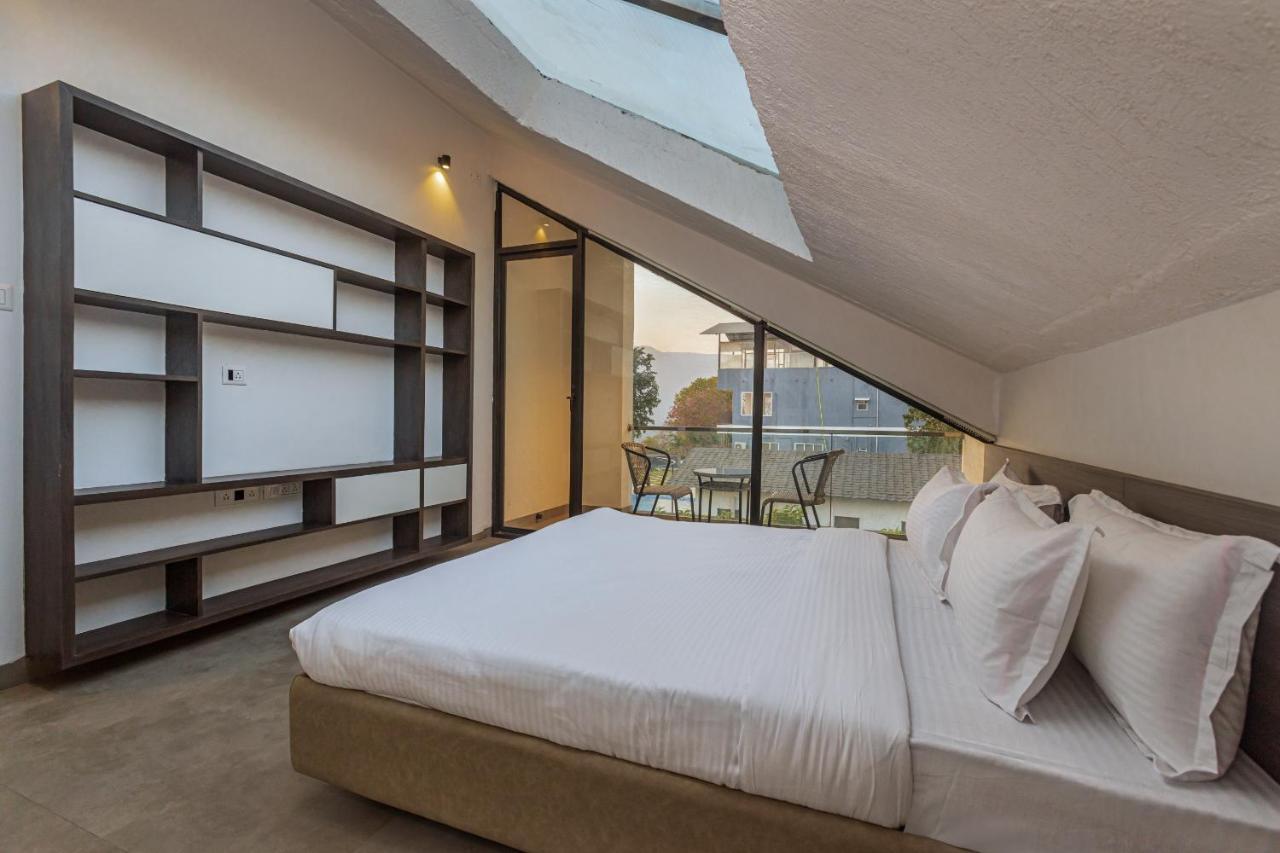 Saffronstays Stargazer, Karjat - Luxury Pool Villa With Lake View מראה חיצוני תמונה