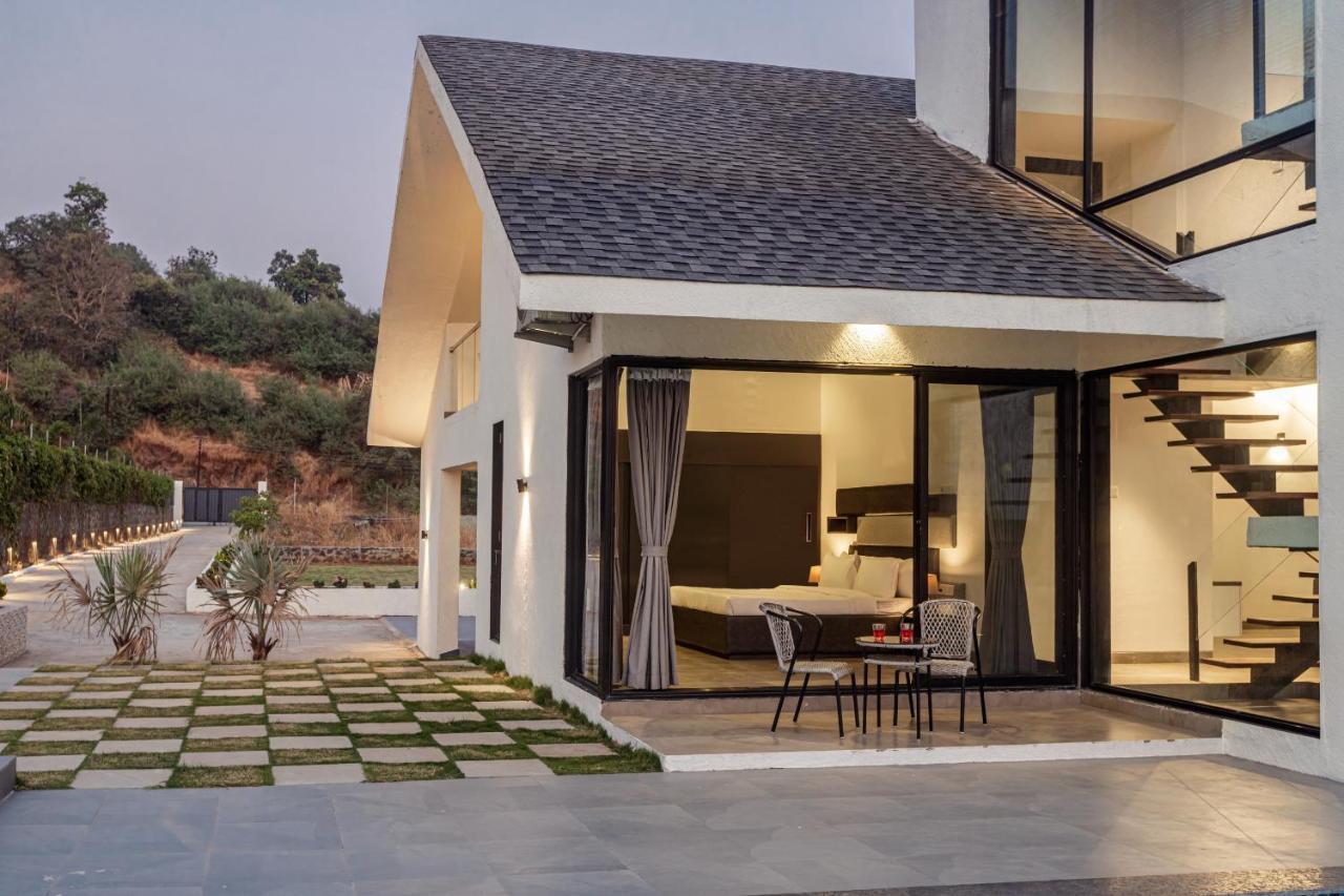 Saffronstays Stargazer, Karjat - Luxury Pool Villa With Lake View מראה חיצוני תמונה