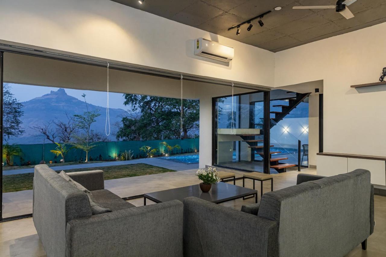 Saffronstays Stargazer, Karjat - Luxury Pool Villa With Lake View מראה חיצוני תמונה