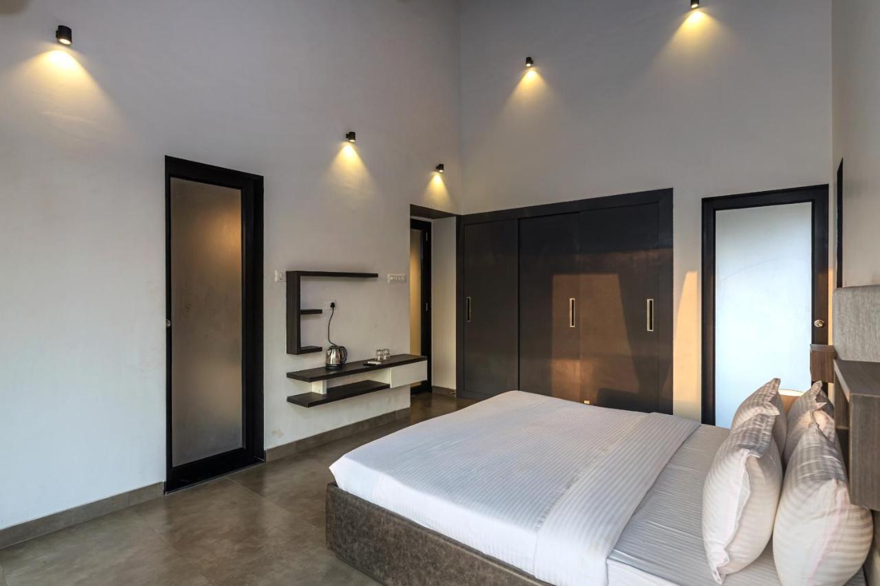 Saffronstays Stargazer, Karjat - Luxury Pool Villa With Lake View מראה חיצוני תמונה