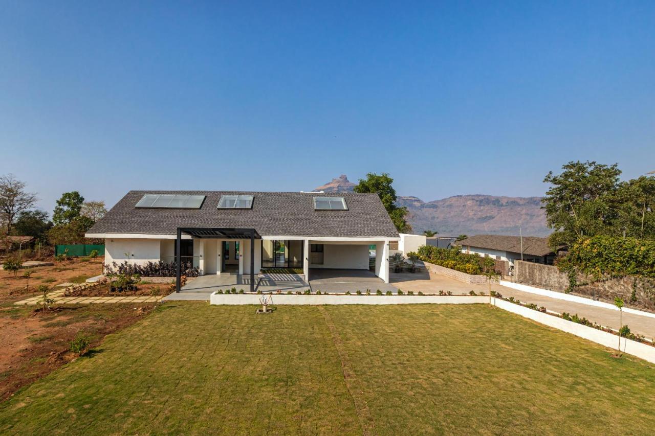 Saffronstays Stargazer, Karjat - Luxury Pool Villa With Lake View מראה חיצוני תמונה