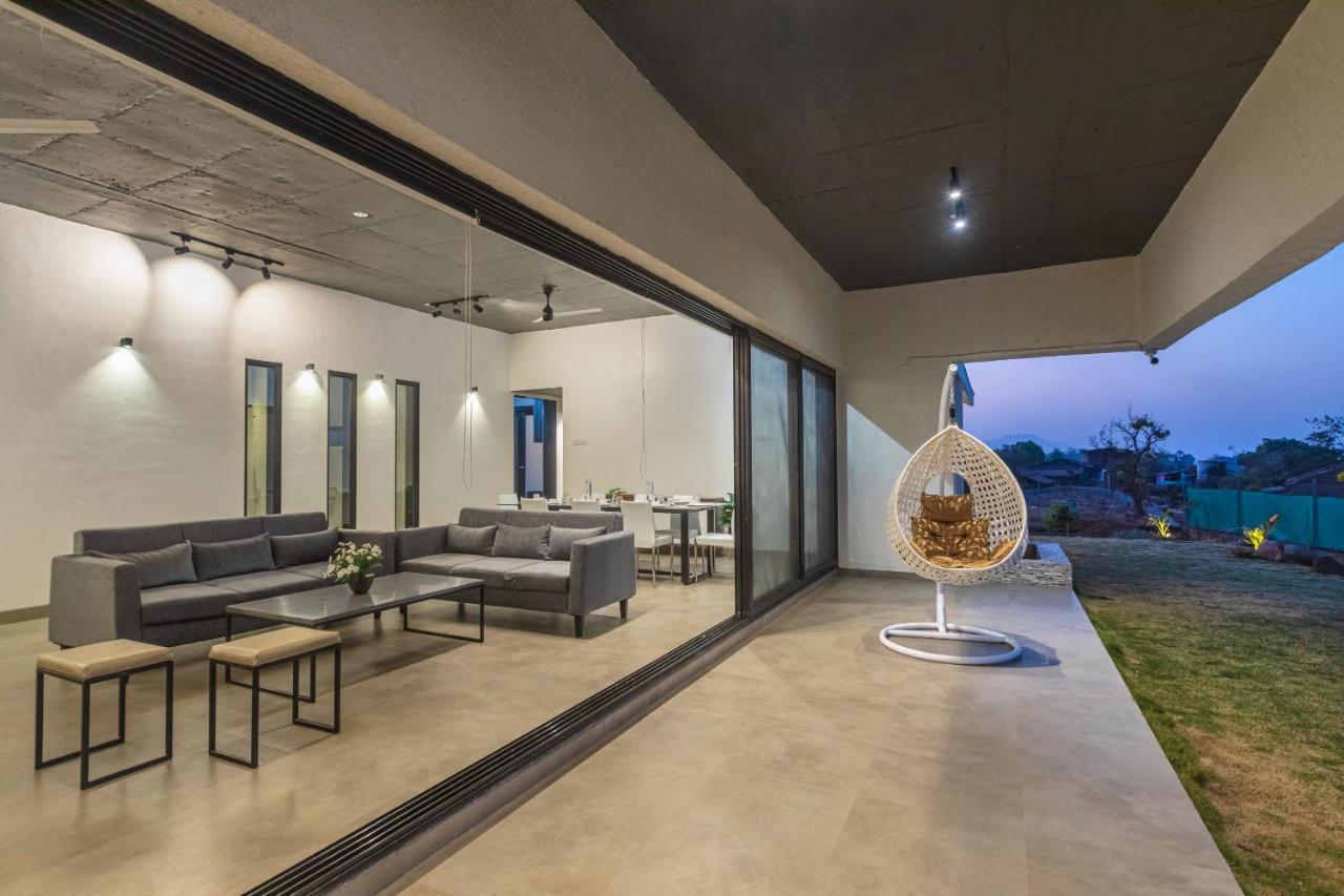 Saffronstays Stargazer, Karjat - Luxury Pool Villa With Lake View מראה חיצוני תמונה