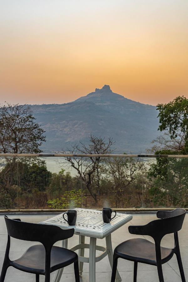 Saffronstays Stargazer, Karjat - Luxury Pool Villa With Lake View מראה חיצוני תמונה