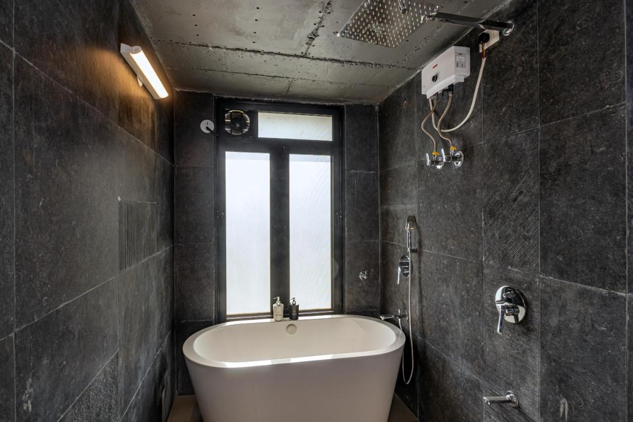 Saffronstays Stargazer, Karjat - Luxury Pool Villa With Lake View מראה חיצוני תמונה